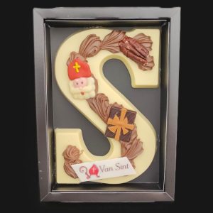 ambachtelijke witte chocoladeletter